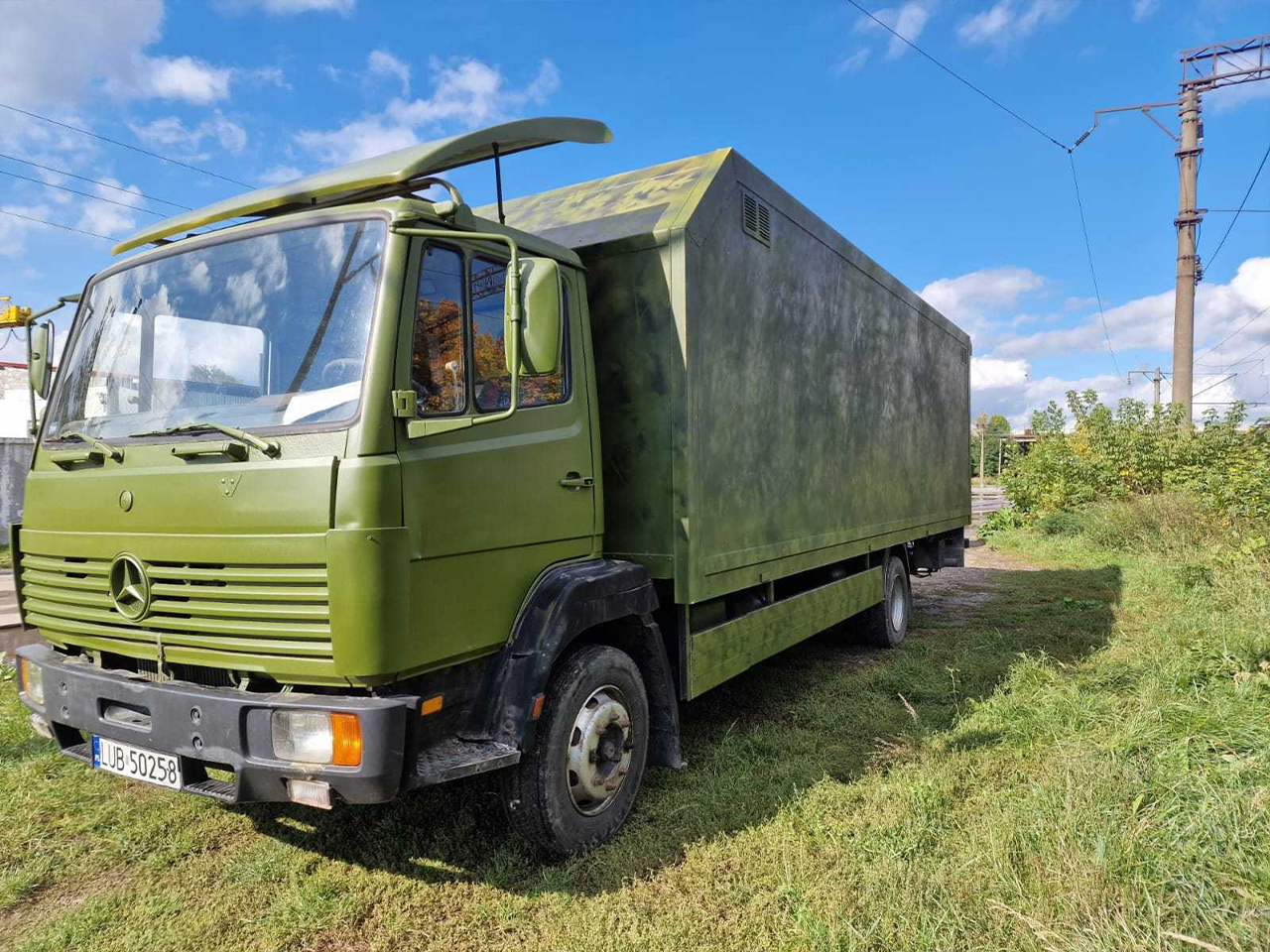 Вантажний автомобіль – фура для перевезення медикаментів