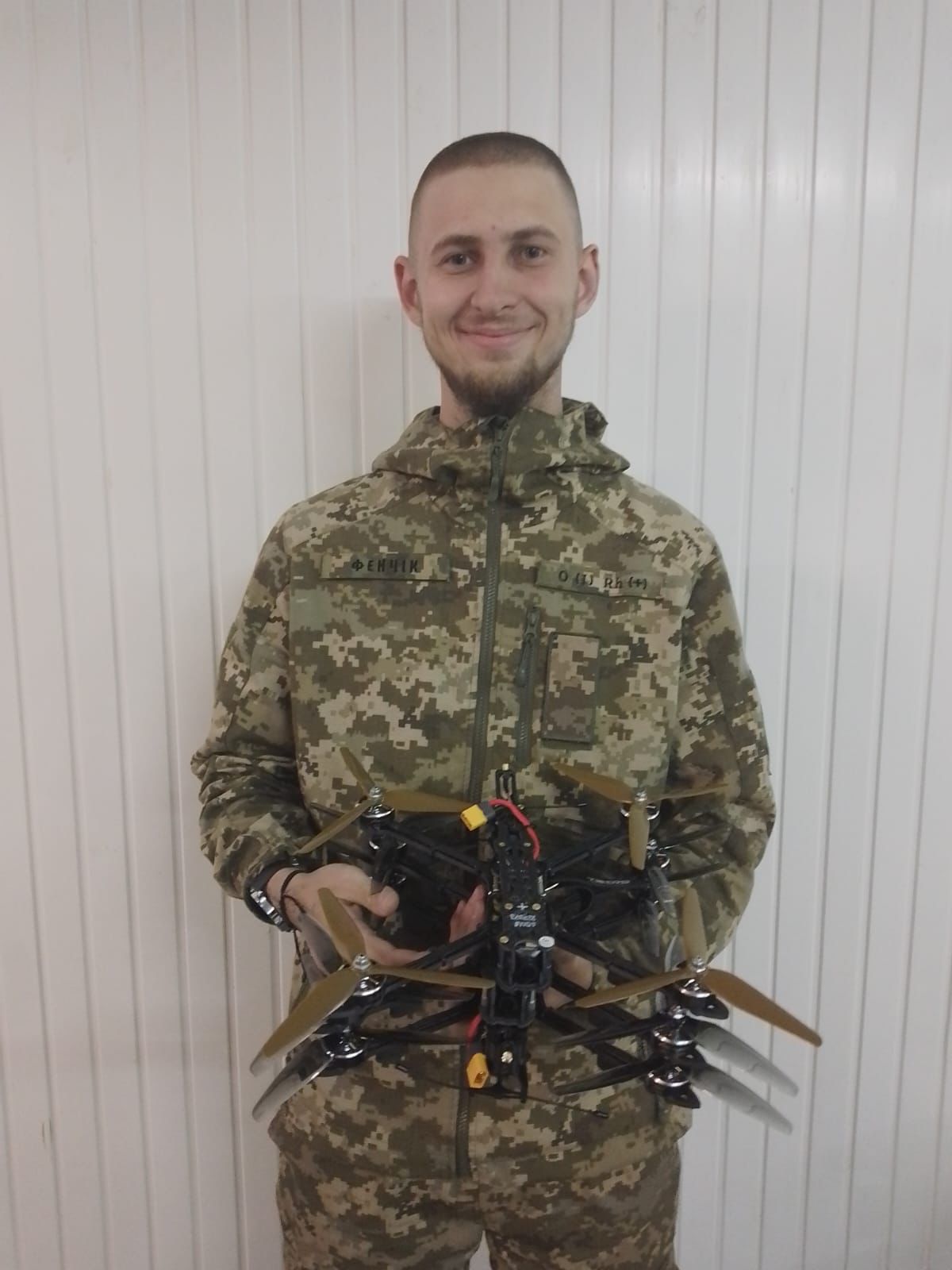 Військова частина А 4053 , в лиці командира полковника Сергія Старченка, Збройних Сил України, дякує ГО Перемога для України за чергову партію fpv дронів